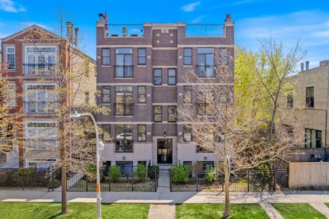 1107 W Cornelia Avenue 2E Chicago IL 60657