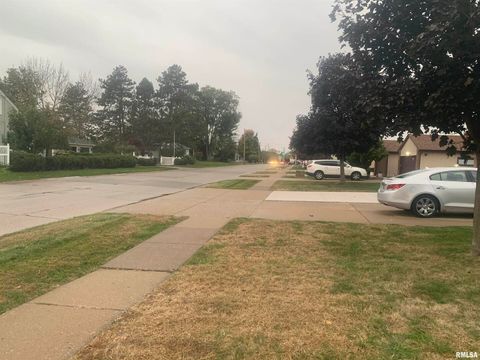 Tiny photo for 4237 26TH Avenue #1, Moline, IL 61265 (MLS # QC4268681)