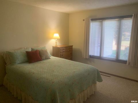 Tiny photo for 4237 26TH Avenue #1, Moline, IL 61265 (MLS # QC4268681)