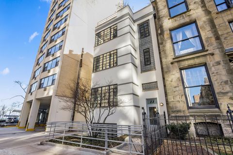 77 E Division Street 3 Chicago IL 60610