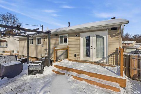 Tiny photo for 3880 TANGLEFOOT Court, Bettendorf, IA 52722 (MLS # QC4270079)