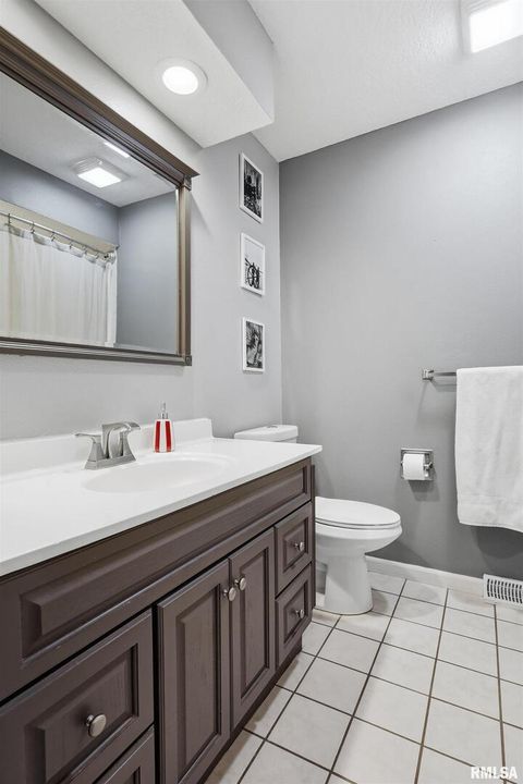 Tiny photo for 3880 TANGLEFOOT Court, Bettendorf, IA 52722 (MLS # QC4270079)