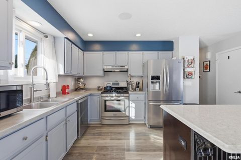 Tiny photo for 3880 TANGLEFOOT Court, Bettendorf, IA 52722 (MLS # QC4270079)