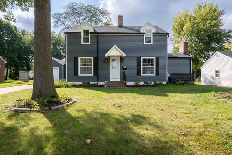 Photo of 1606 Coffelt Avenue, Davenport, IA 52803 (MLS # 12764930)