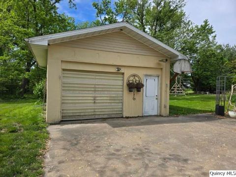 Tiny photo for 722 Wabash Avenue, Carthage, IL 62321 (MLS # 12363649)