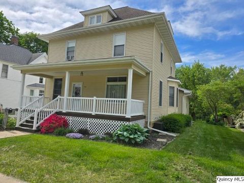 Photo of 722 Wabash Avenue, Carthage, IL 62321 (MLS # 12363649)