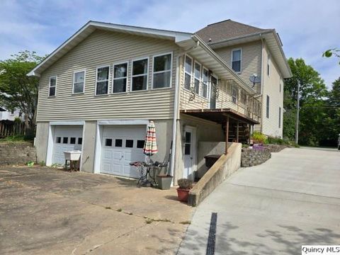 Tiny photo for 722 Wabash Avenue, Carthage, IL 62321 (MLS # 12363649)