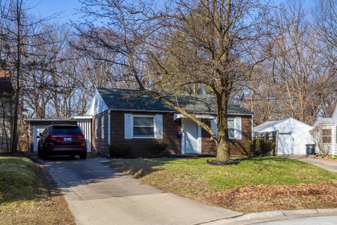 Photo of 1103 37th St Ct, Moline, IL 61265 (MLS # 12606562)