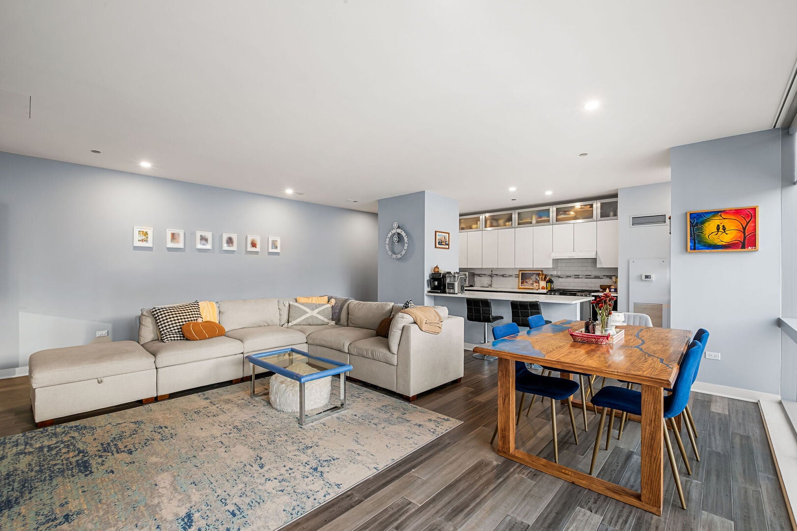 8 E Randolph Street 1605