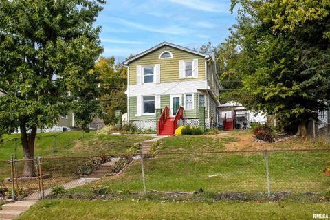 Photo of 2114 TELEGRAPH Road, Davenport, IA 52804 (MLS # QC4268609)