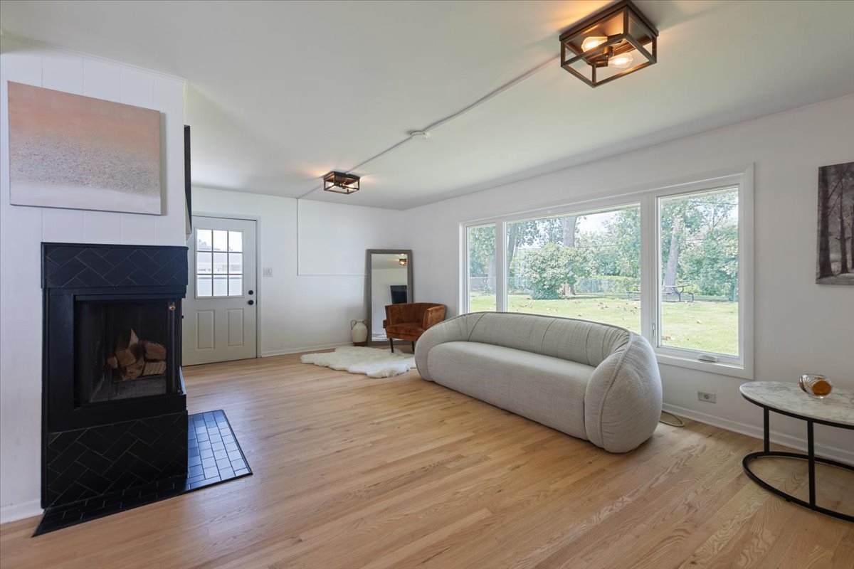 5625 Ridgewood Drive