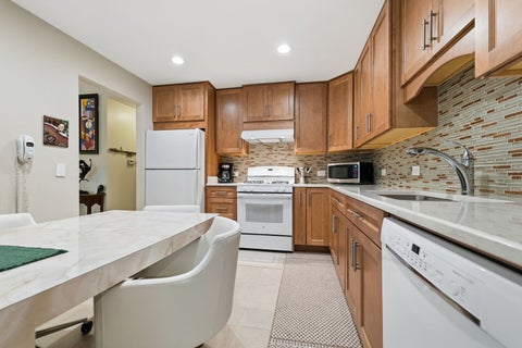 Tiny photo for 617 Edinburgh Lane #B, Prospect Heights, IL 60070 (MLS # 12725714)