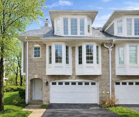 Photo of 1016 N Glenview Court, Palatine, IL 60067 (MLS # 12588293)