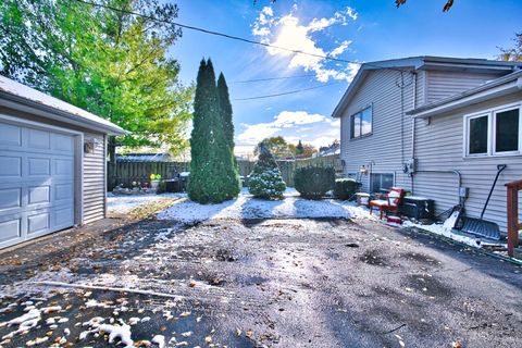 Tiny photo for 345 Ash Avenue, Wood Dale, IL 60191 (MLS # 12507405)