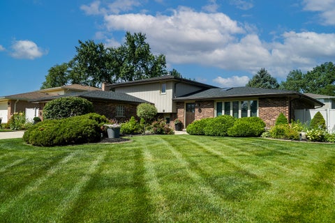 Photo of 13940 Charleston Drive, Orland Park, IL 60462 (MLS # 12694513)