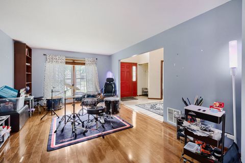 Tiny photo for 1721 Dorchester Avenue, Algonquin, IL 60102 (MLS # 12649481)