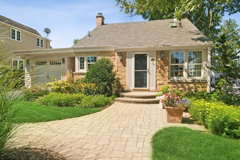 Photo of 508 Division Street, Barrington, IL 60010 (MLS # 12737187)