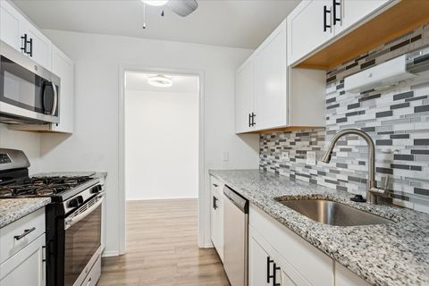 Tiny photo for 720 Wellington Avenue #113, Elk Grove Village, IL 60007 (MLS # 12547072)