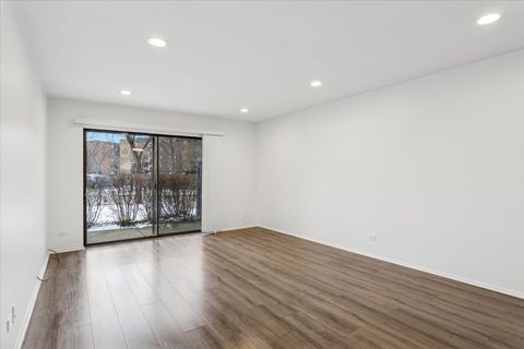 Tiny photo for 720 Wellington Avenue #113, Elk Grove Village, IL 60007 (MLS # 12547072)