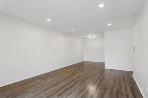 Tiny photo for 720 Wellington Avenue #113, Elk Grove Village, IL 60007 (MLS # 12547072)