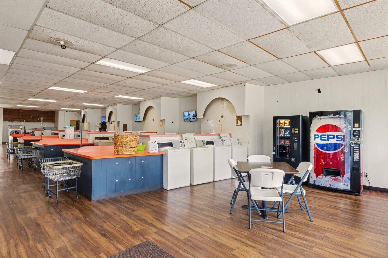 1205 S Mattis Avenue