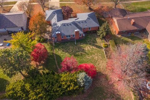 Tiny photo for 2103 Hedgewood Drive, Bloomington, IL 61704 (MLS # 12490207)