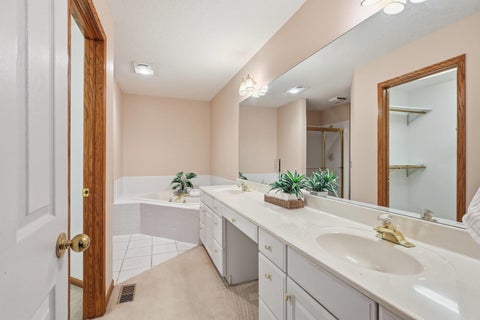 Tiny photo for 3000 E 32nd Street #11, Davenport, IA 52807 (MLS # 12646331)