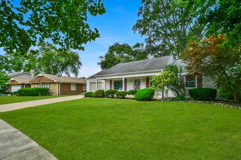 Tiny photo for 284 Timber Hill Road, Buffalo Grove, IL 60089 (MLS # 12732739)
