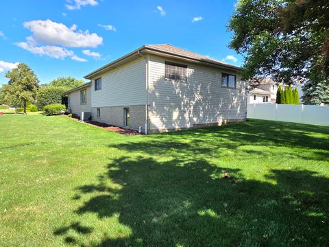 Tiny photo for 601 Lisson GRV, New Lenox, IL 60451 (MLS # 12680392)