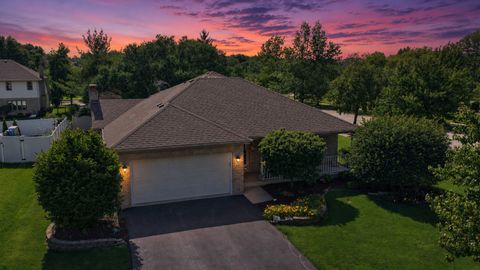Photo of 601 Lisson GRV, New Lenox, IL 60451 (MLS # 12680392)