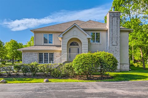 Condominium in Lincolnshire IL 14 Beaconsfield Court.jpg