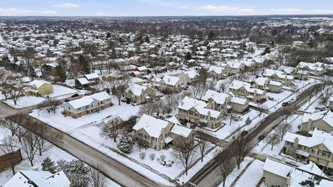 Tiny photo for 350 Windsor Court #D, South Elgin, IL 60177 (MLS # 12536716)