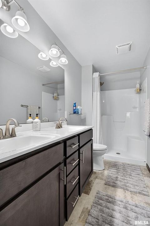 Tiny photo for 300 E FRANKLIN Street #203, Eldridge, IA 52748 (MLS # QC4269507)