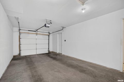 Tiny photo for 300 E FRANKLIN Street #203, Eldridge, IA 52748 (MLS # QC4269507)