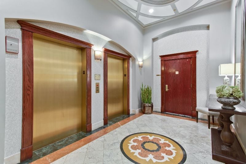 230 W DIVISION Street 1404