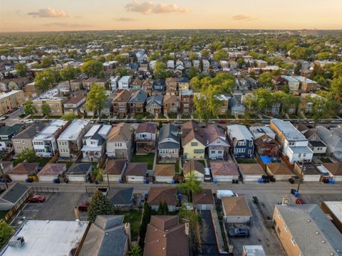 Tiny photo for 5135 W Melrose Street, Chicago, IL 60641 (MLS # 12628746)