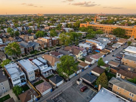 Tiny photo for 5135 W Melrose Street, Chicago, IL 60641 (MLS # 12628746)