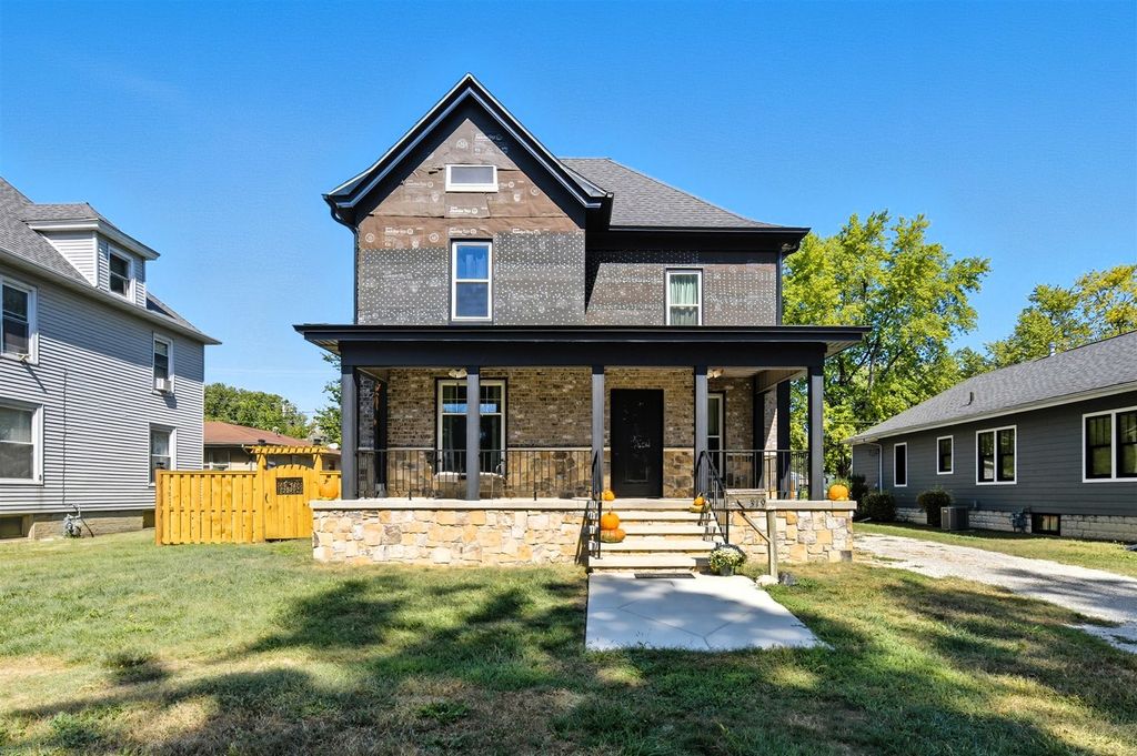 Photo for 319 W Moulton Street, Pontiac, IL 61764 (MLS # 12464983)