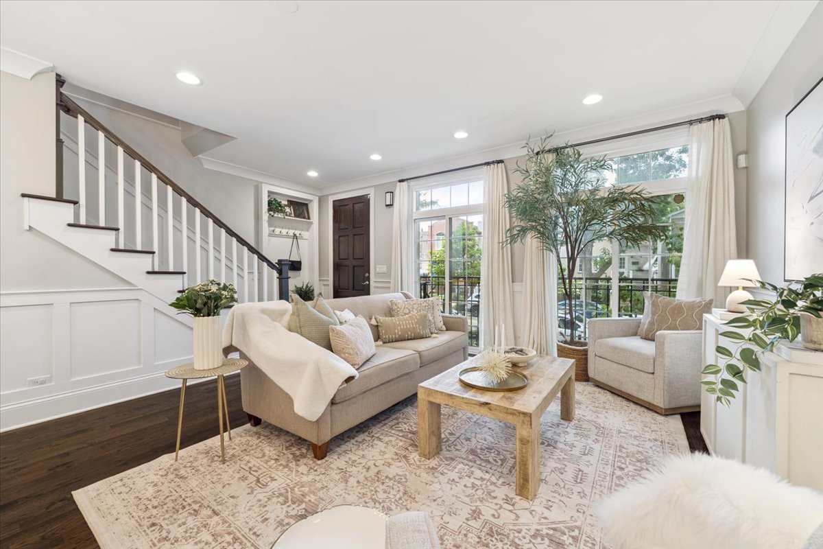 2418 W Pensacola Avenue