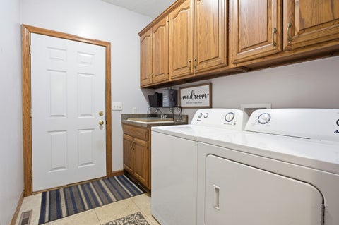 Tiny photo for 2102 Laurel Park Place, Champaign, IL 61822 (MLS # 12648955)