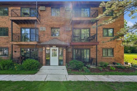 Photo of 928 W Irving Park Road #309, Bensenville, IL 60106 (MLS # 12689161)