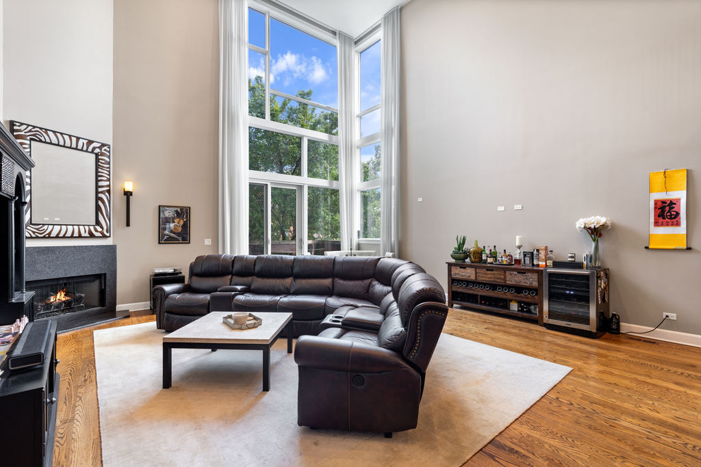2424 N ASHLAND Avenue PH