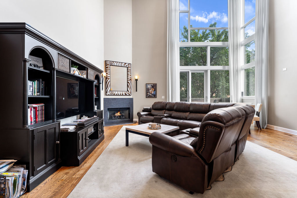2424 N ASHLAND Avenue PH