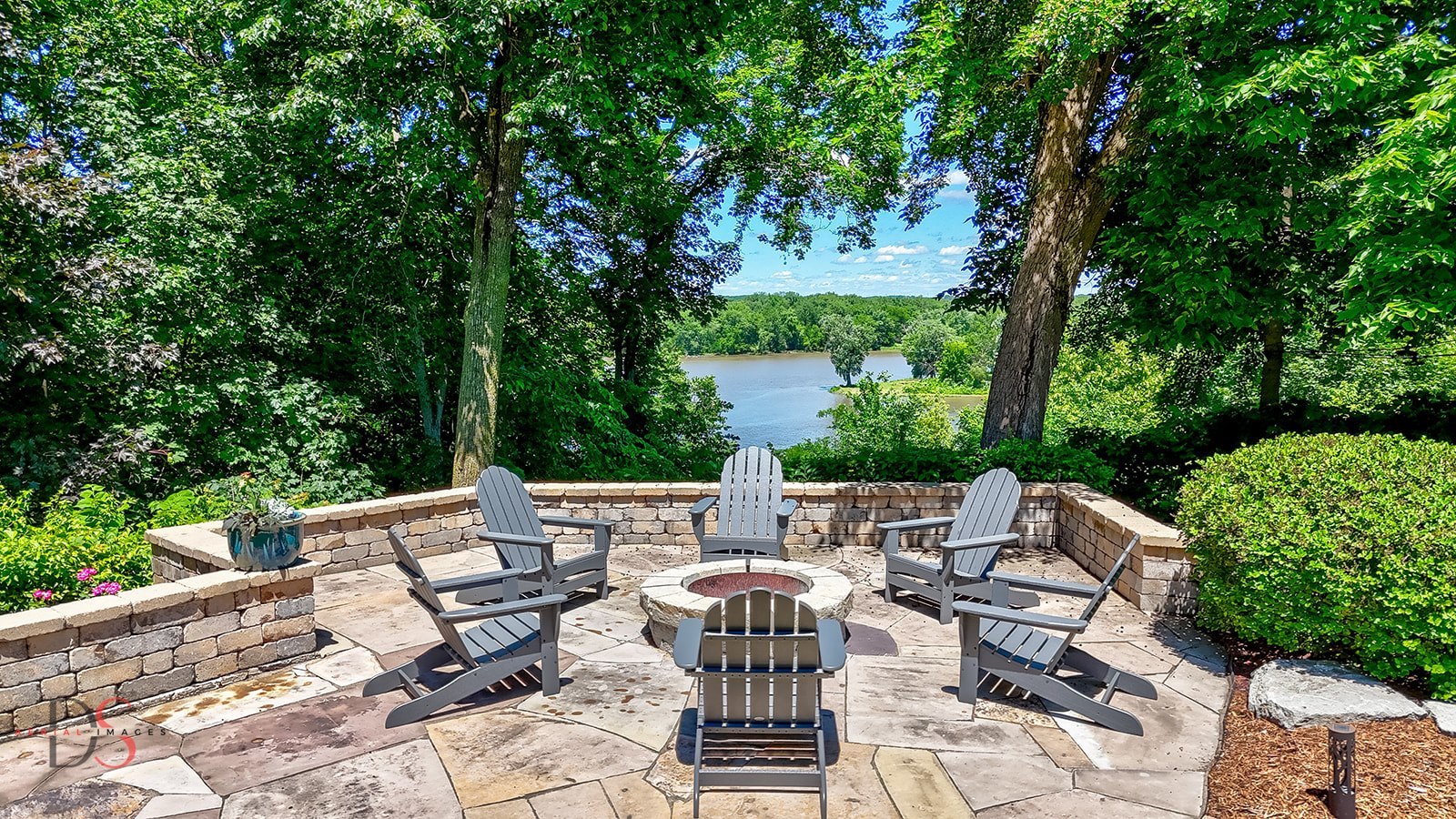Ottawa, Illinois, 61350, United States, 4 Bedrooms Bedrooms, ,7 BathroomsBathrooms,Residential,Active,1953376