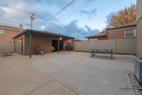 Tiny photo for 604 W 43rd Street, Chicago, IL 60609 (MLS # 12481040)