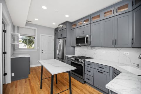 Tiny photo for 1509 Maple Avenue #3, Evanston, IL 60201 (MLS # 12481886)