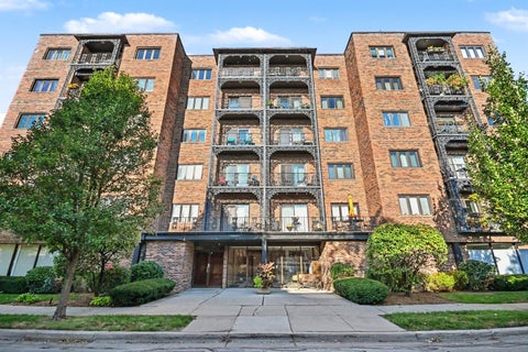 Photo of 414 Clinton Place #206, River Forest, IL 60305 (MLS # 12761707)