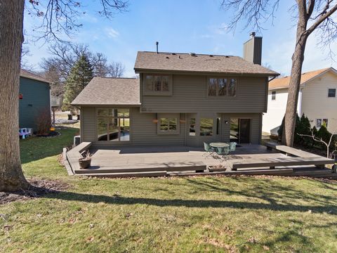 Tiny photo for 203 Valley Drive, Oakwood Hills, IL 60013 (MLS # 12587394)