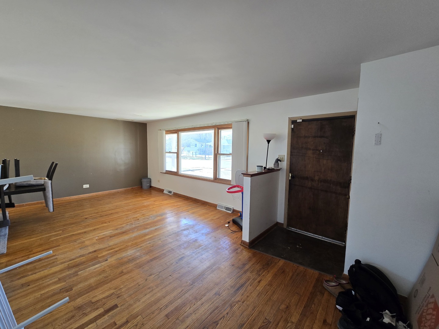 14057 S Hoxie Avenue