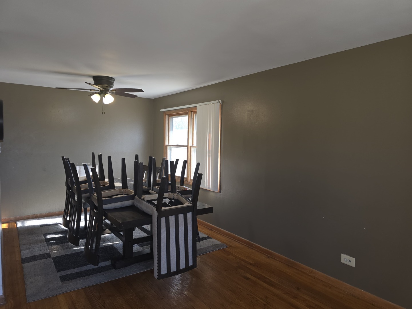 14057 S Hoxie Avenue